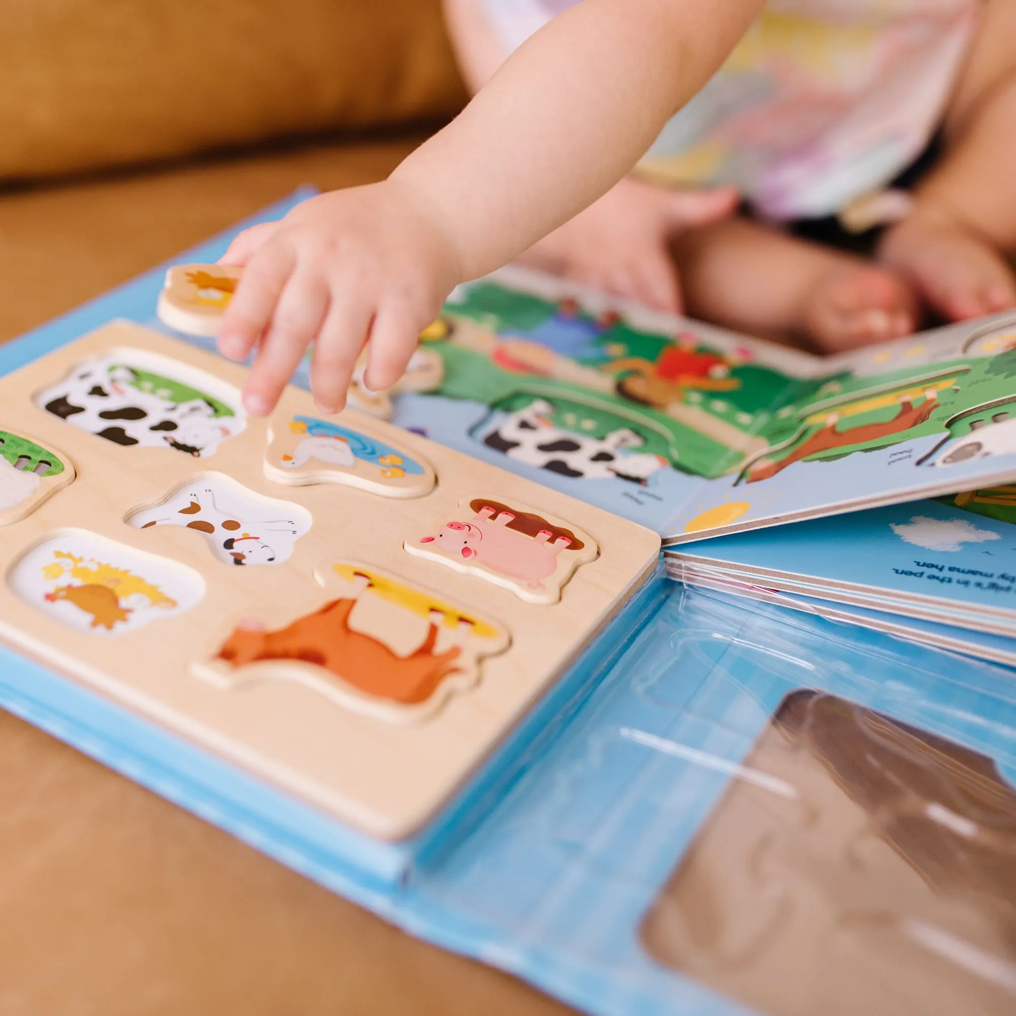 Book & Puzzle Play Set: On the Farm - 31591