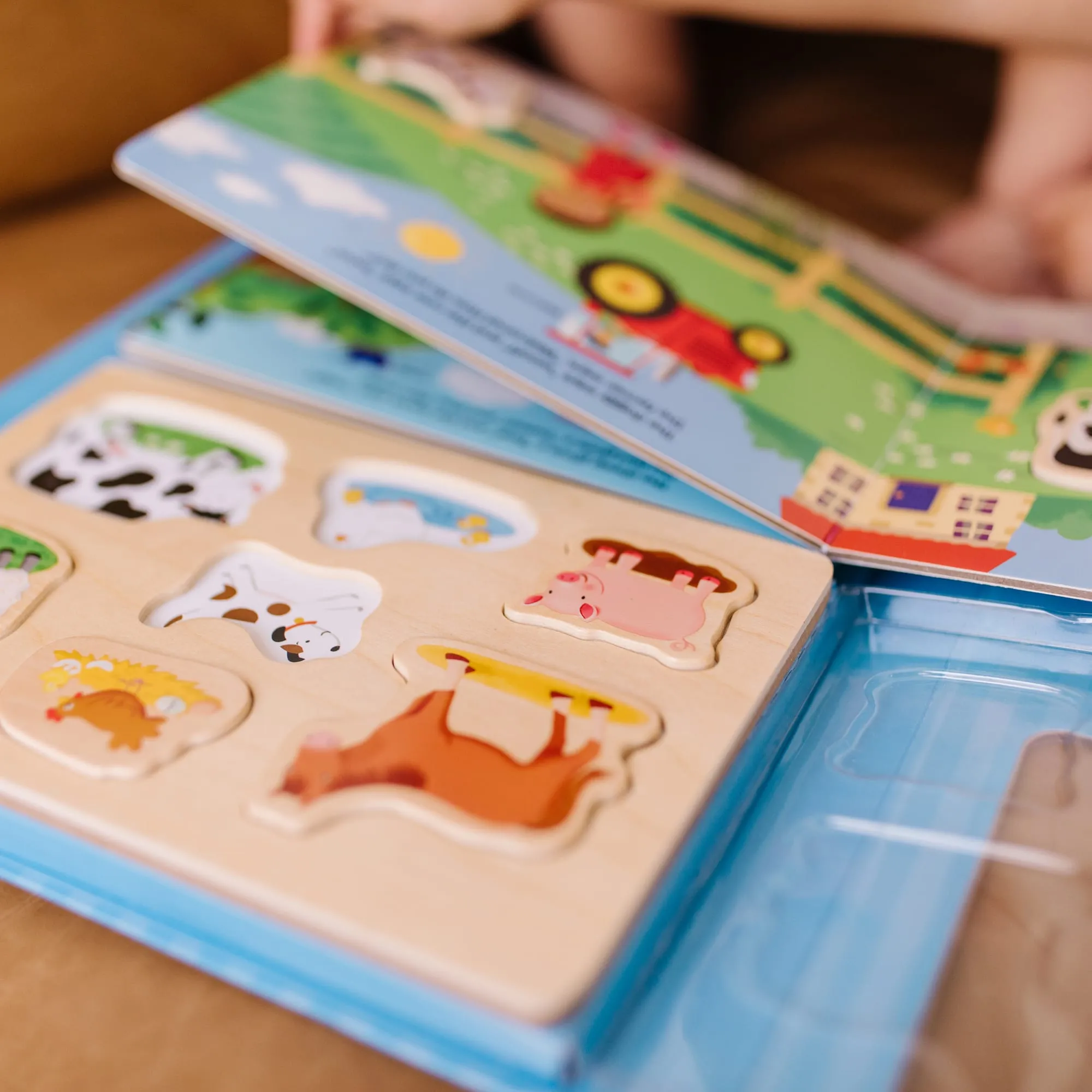 Book & Puzzle Play Set: On the Farm - 31591