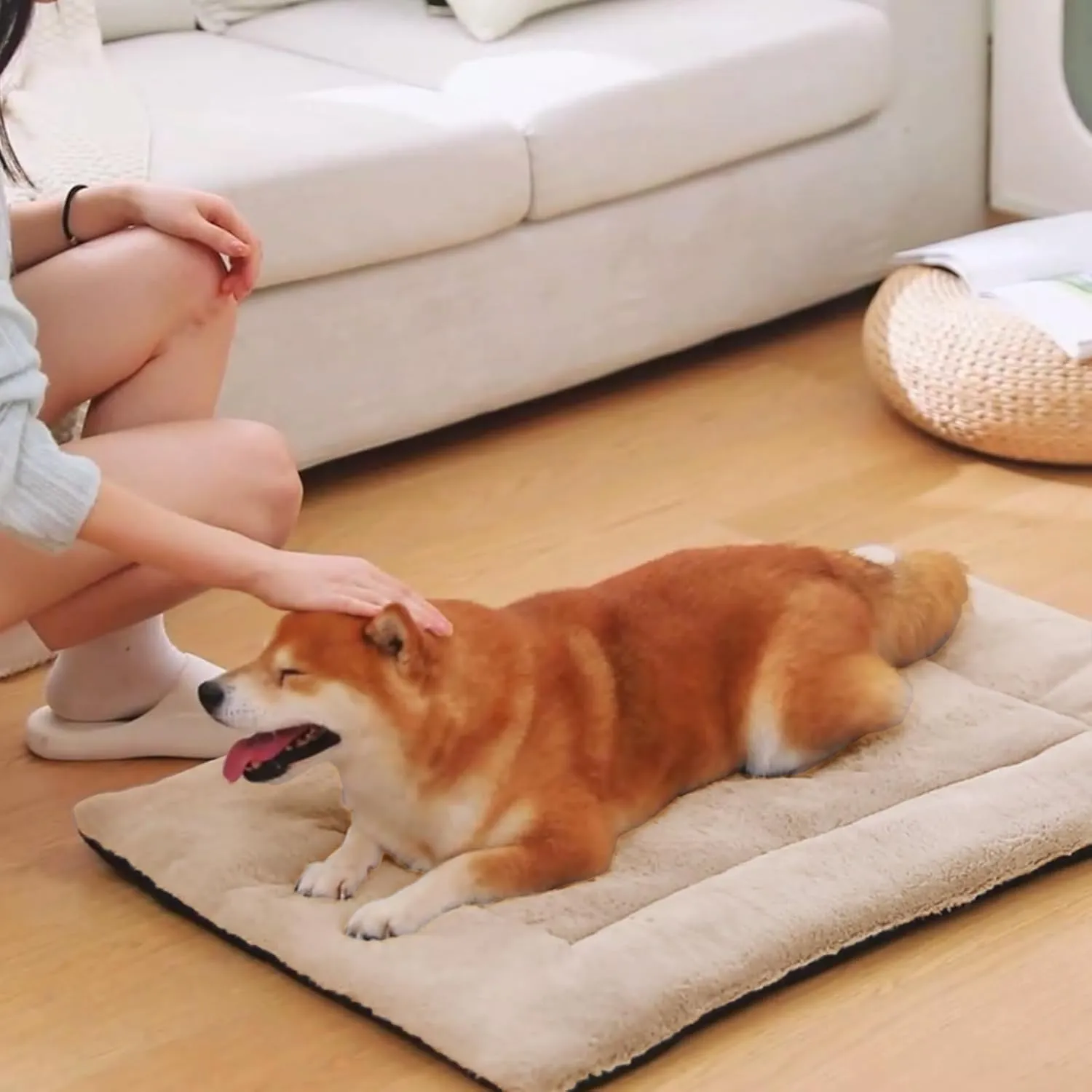 Washable Dog Crate Bed Mat for Medium/Large Dogs  All-Season Comfort with Ultra-Soft Flannel & Heavy-Duty Support